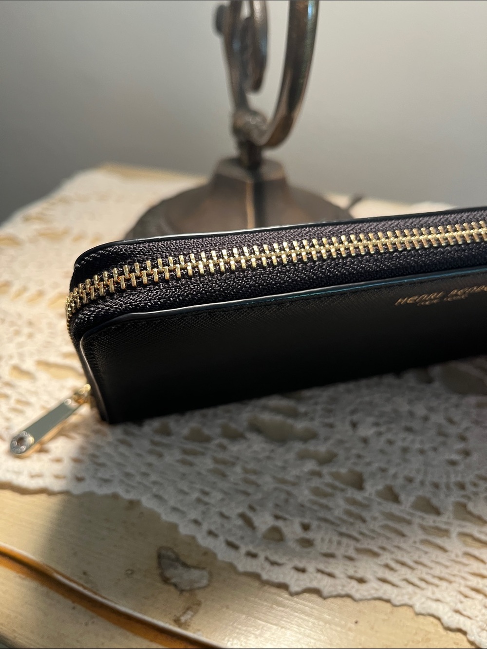 Henri Bendel Black Saffiano Leather Long Wallet Bright Gold Zip Closure Gorgeous - Picture 4 of 10